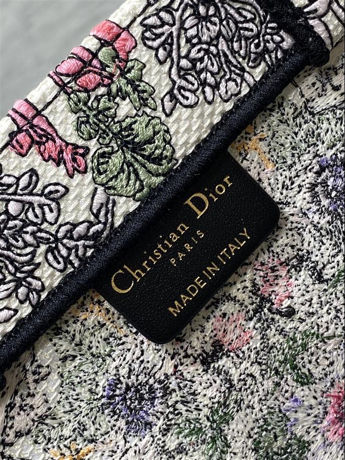 2025228Y550P212136443