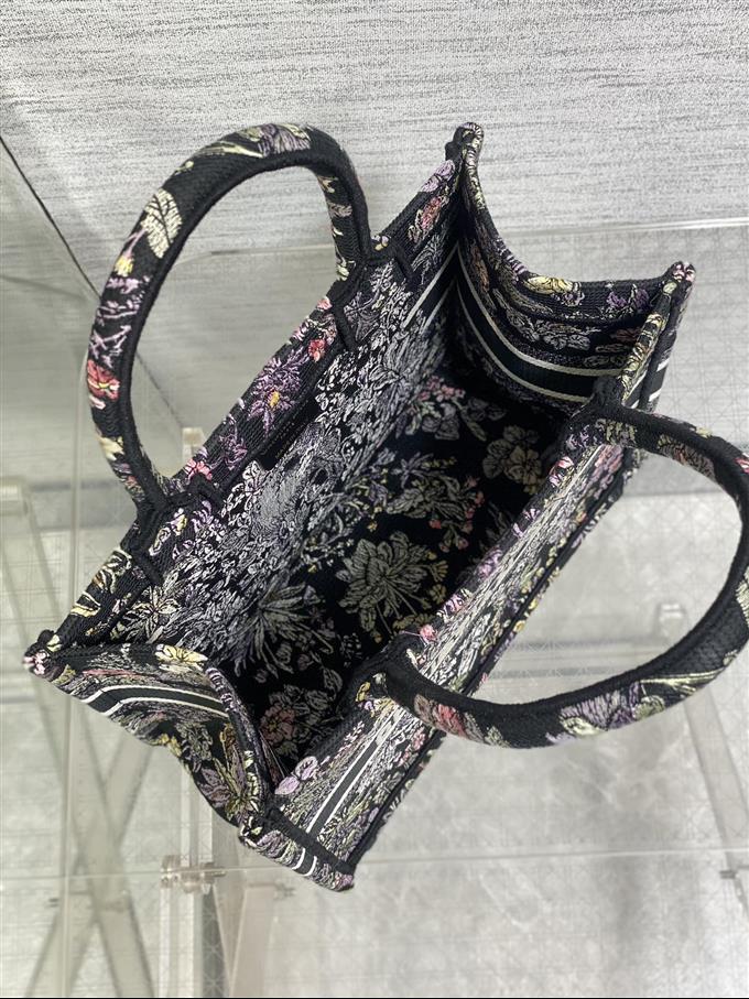 2025228Y550P212136568