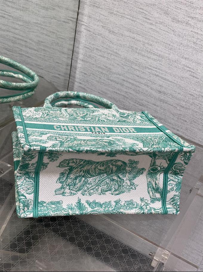 2025228Y550P212136979