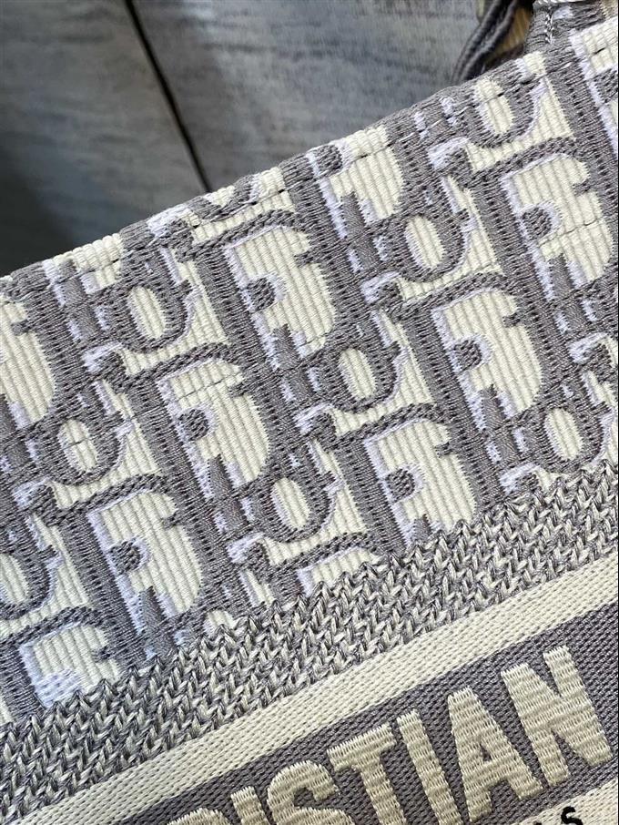 2025228Y550P212137345