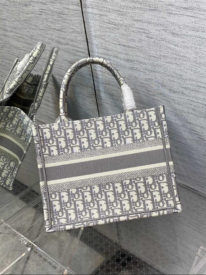 2025228Y550P212137360