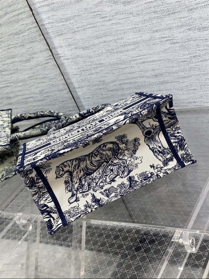 2025228Y550P212137977