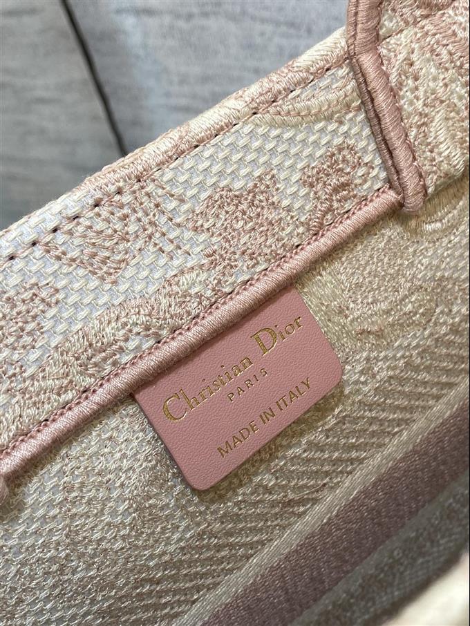 2025228Y550P212138152