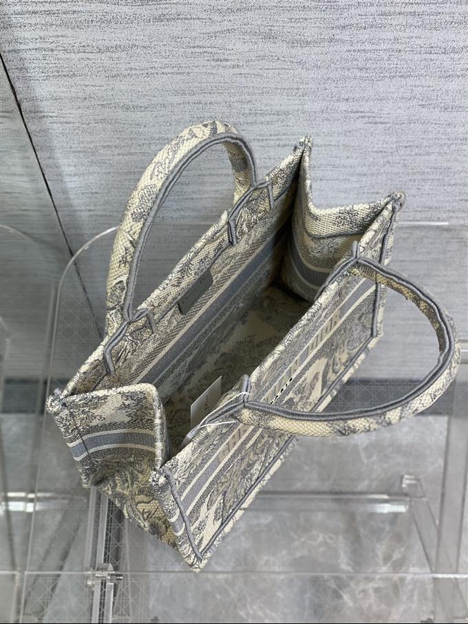 2025228Y550P212138280