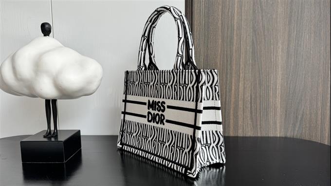 2025228Y550P212157133