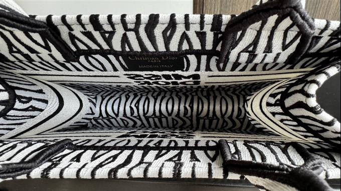 2025228Y550P212157194