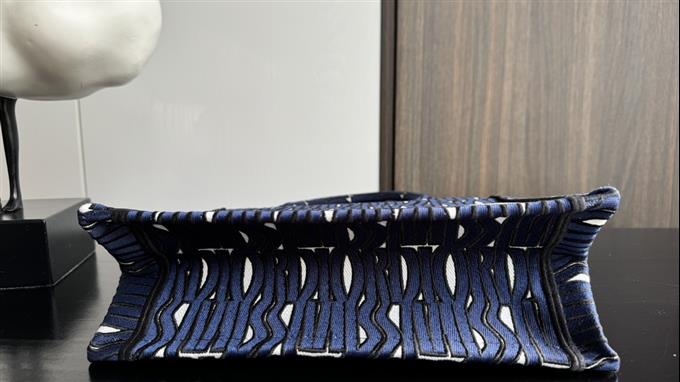 2025228Y550P212157459