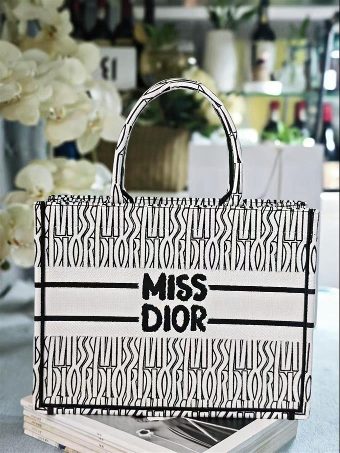 2025228Y580P203813687