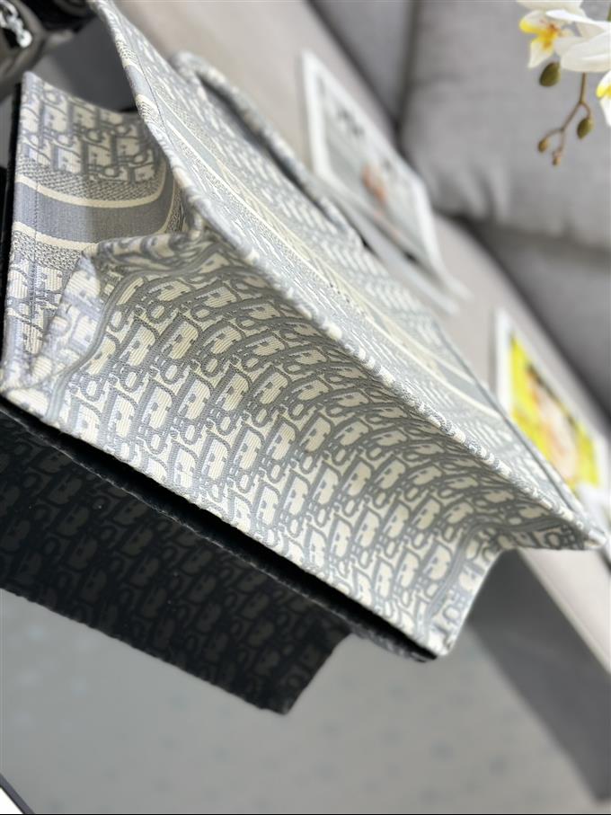 2025228Y580P203813937