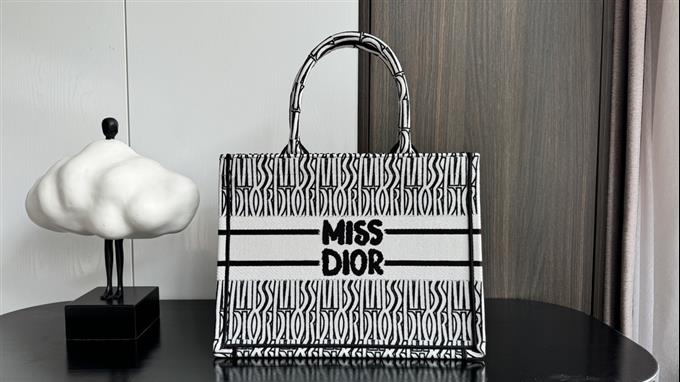 2025228Y580P212159776