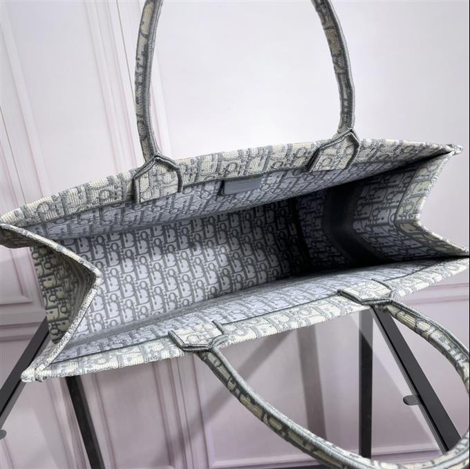 2025228Y600P203756711