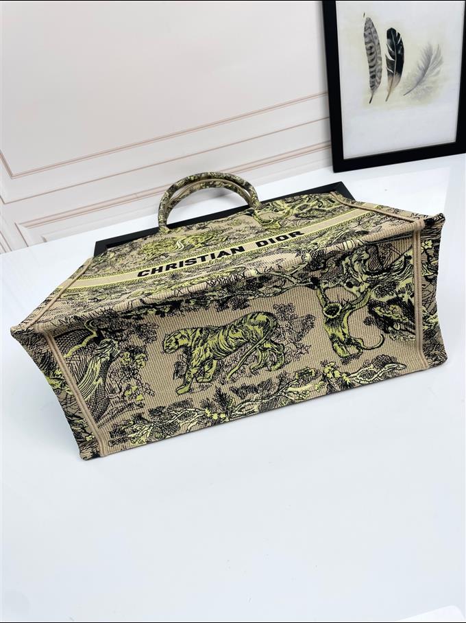 2025228Y600P20375673