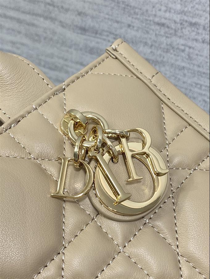 2025228Y600P203757896