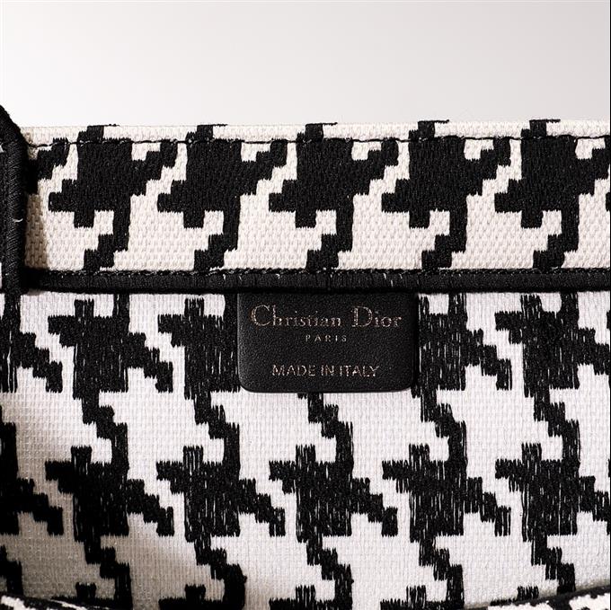 2025228Y600P203825648