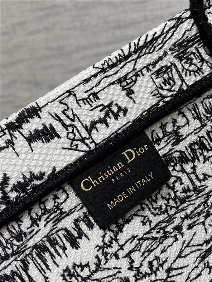 2025228Y600P203827472