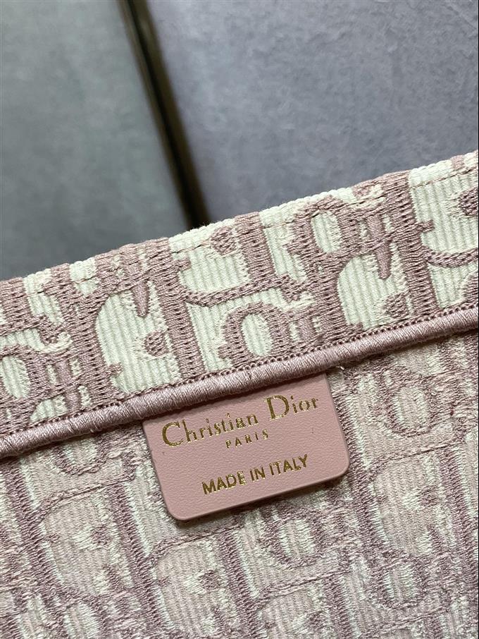 2025228Y600P212143497