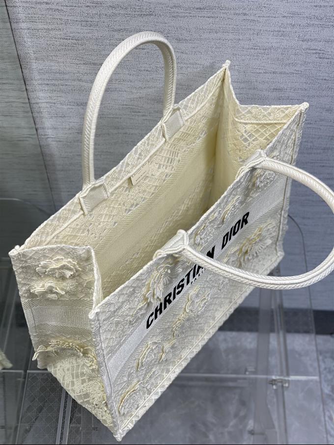 2025228Y600P212143764