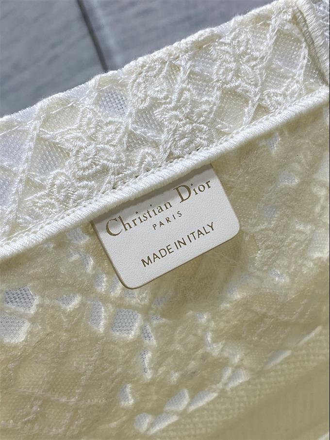 2025228Y600P212143780