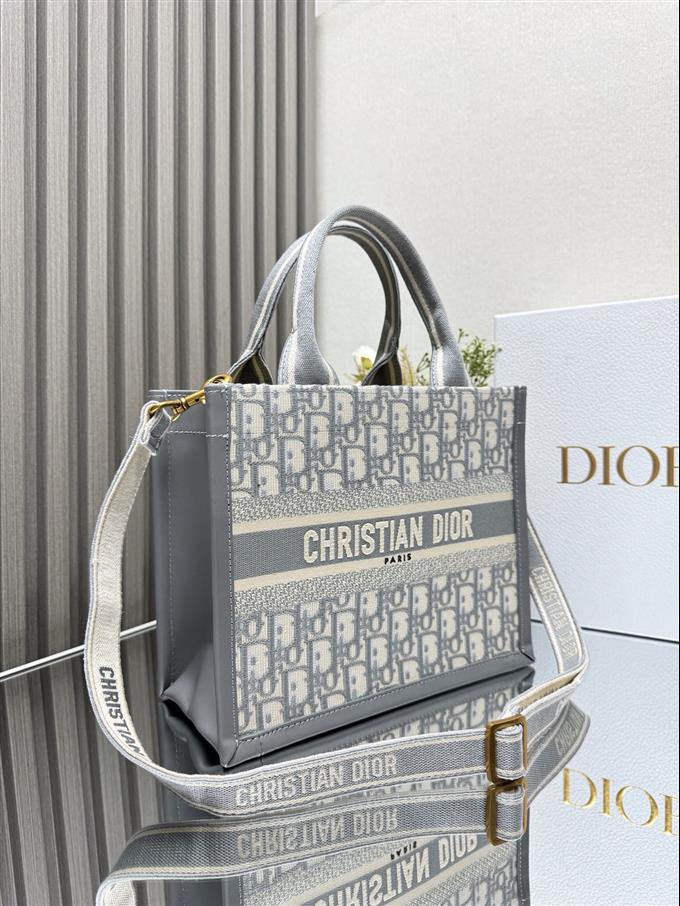 2025228Y650P203827805