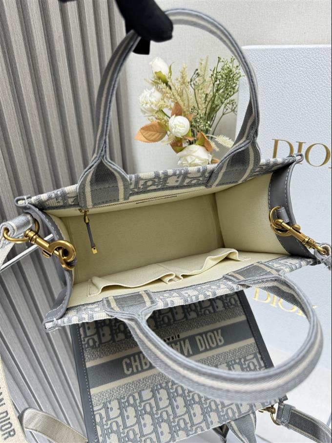 2025228Y650P203827900