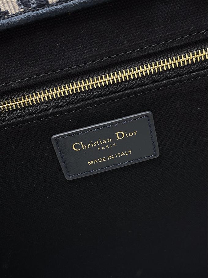 2025228Y700P203828738