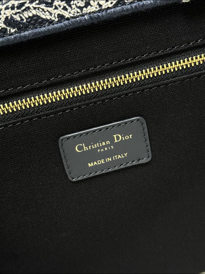 2025228Y700P203828880