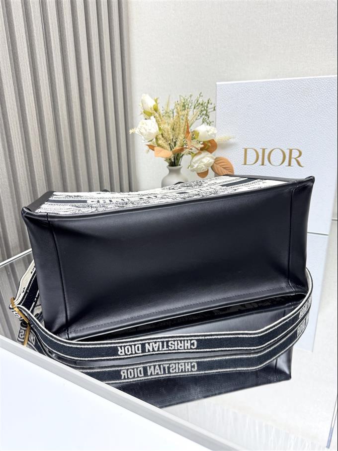 2025228Y700P203829445