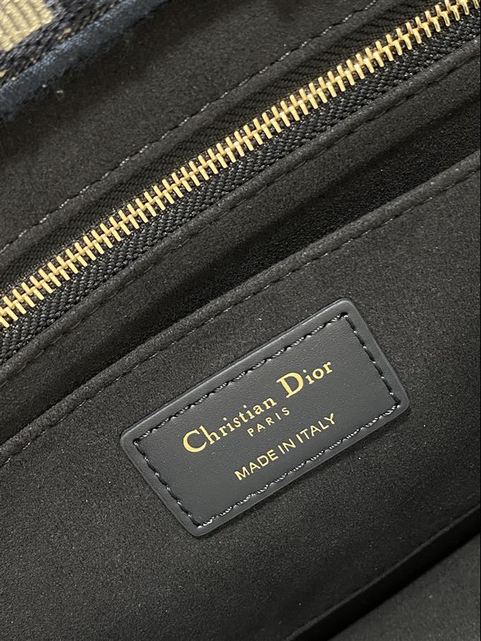 2025228Y700P212146367