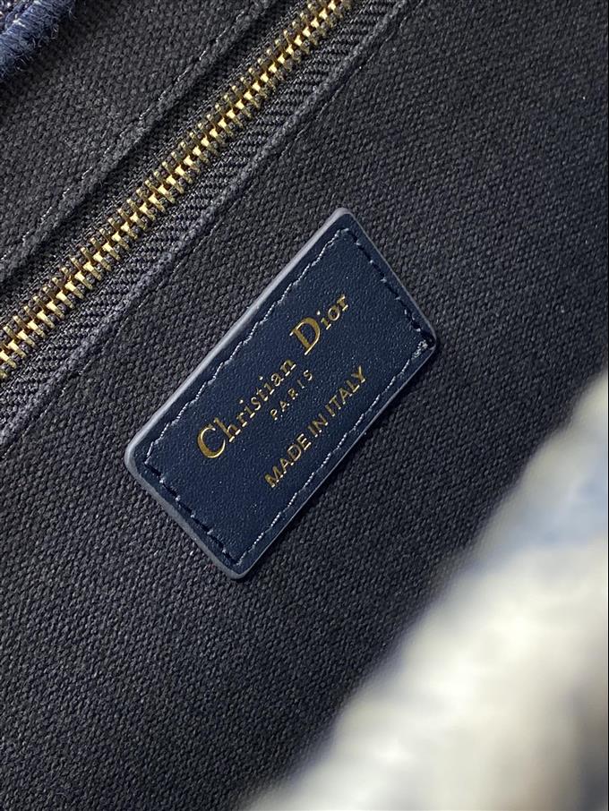 2025228Y700P21227986