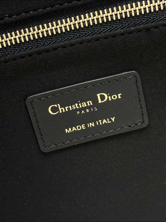 2025228Y750P203829744