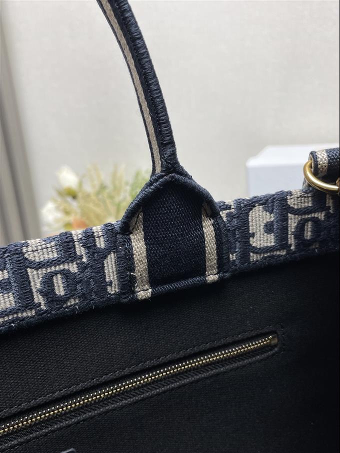 2025228Y750P20383043