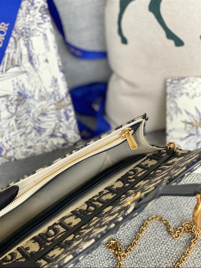 2025228Y360P221925208