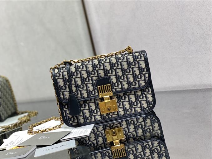 2025228Y520P221925396