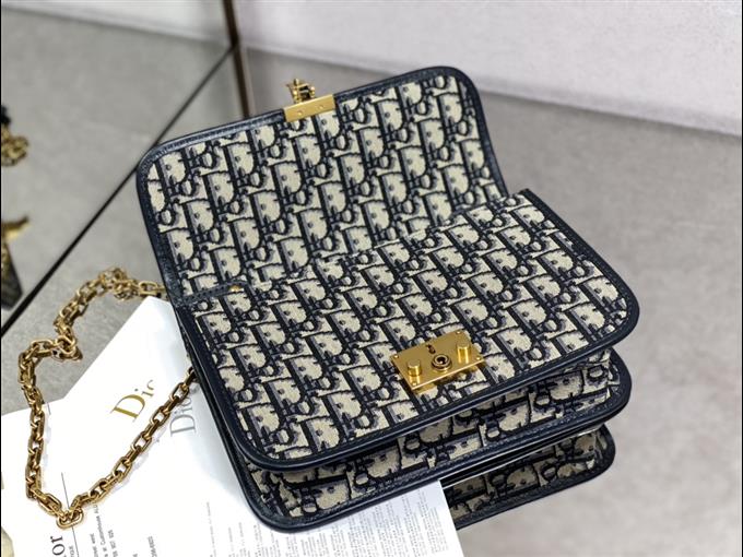 2025228Y520P221925507