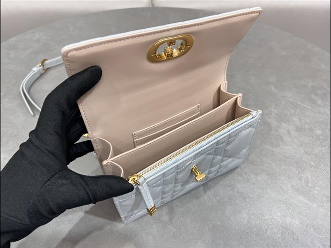 2025228Y600P222127748