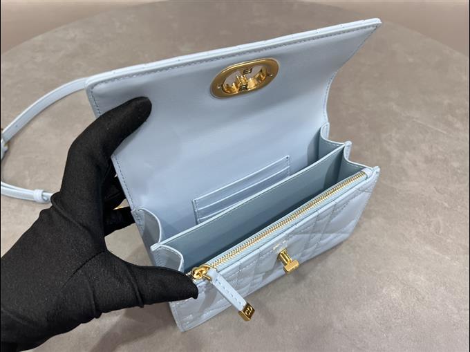 2025228Y600P222127904