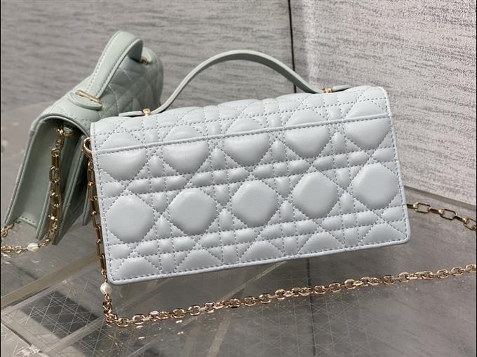 2025228Y600P222152201