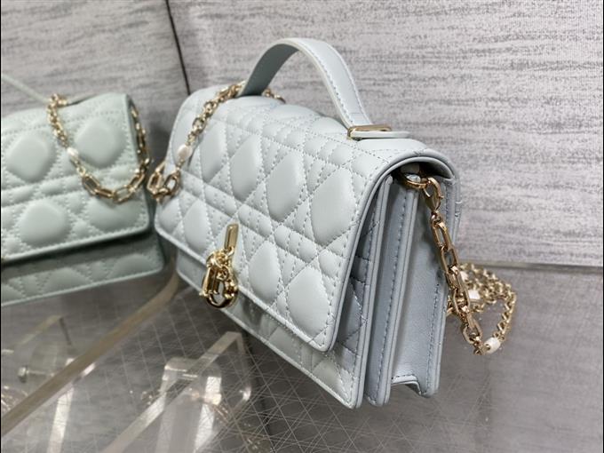 2025228Y600P222152218