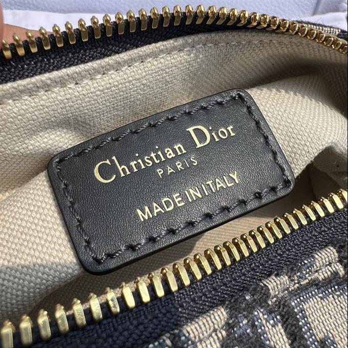 2025228Y700P211428879