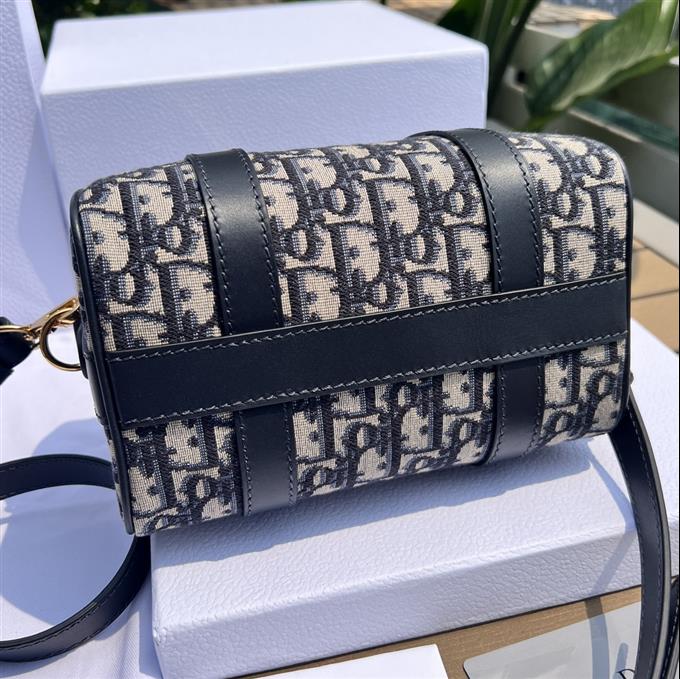 2025228Y750P211430394