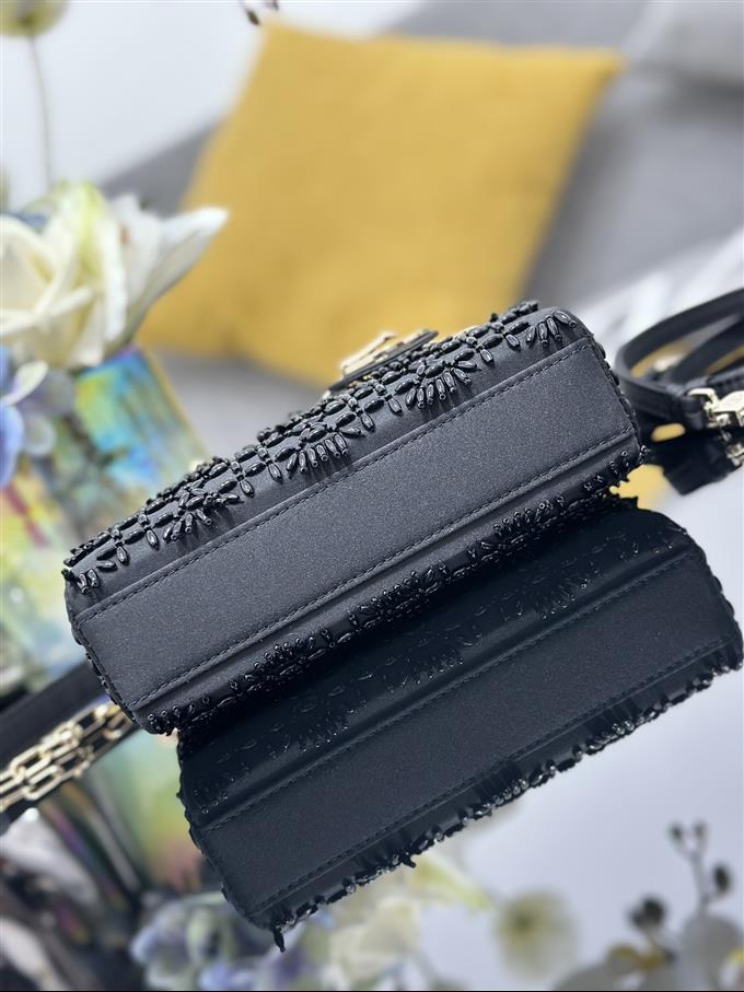 2025228Y1100P20458105