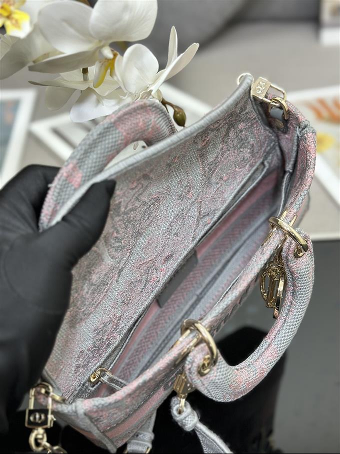 2025228Y600P20459880