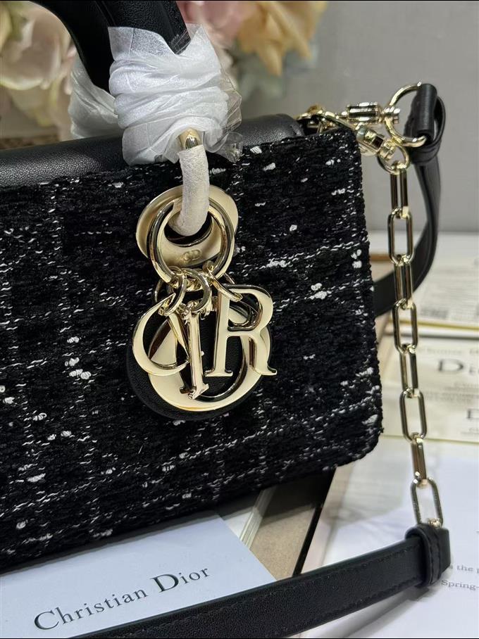 2025228Y650P20444409