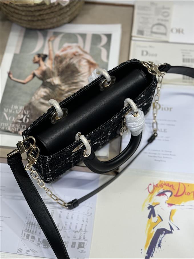 2025228Y650P20444486