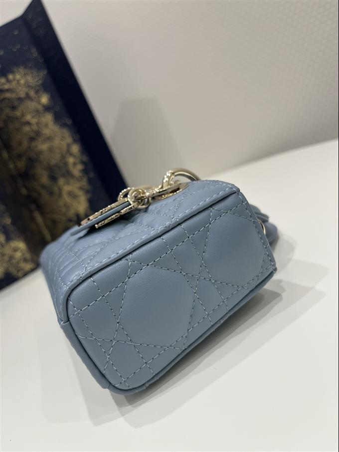 2025228Y650P215710443