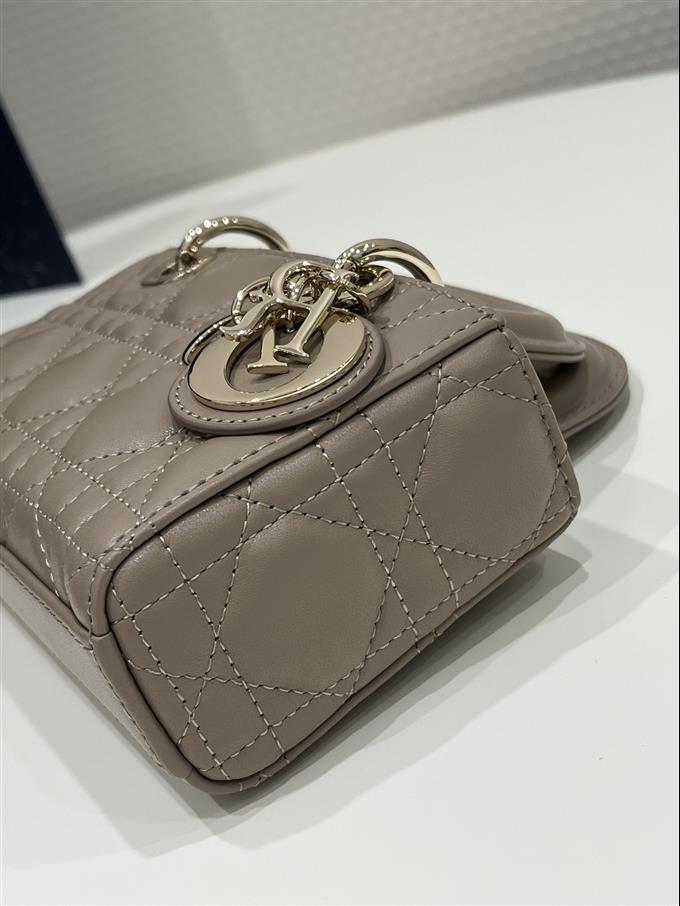 2025228Y650P21579742