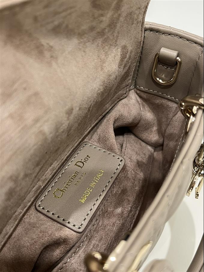 2025228Y650P21579820