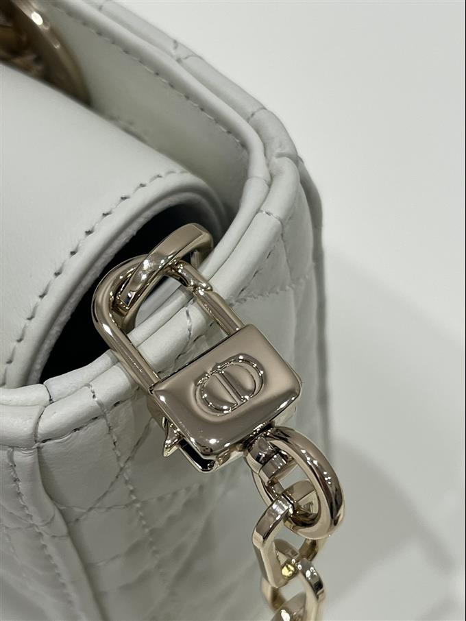 2025228Y680P215711284