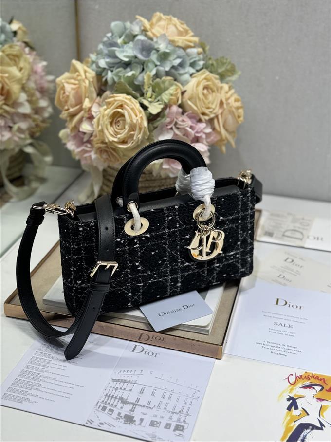 2025228Y700P20444565