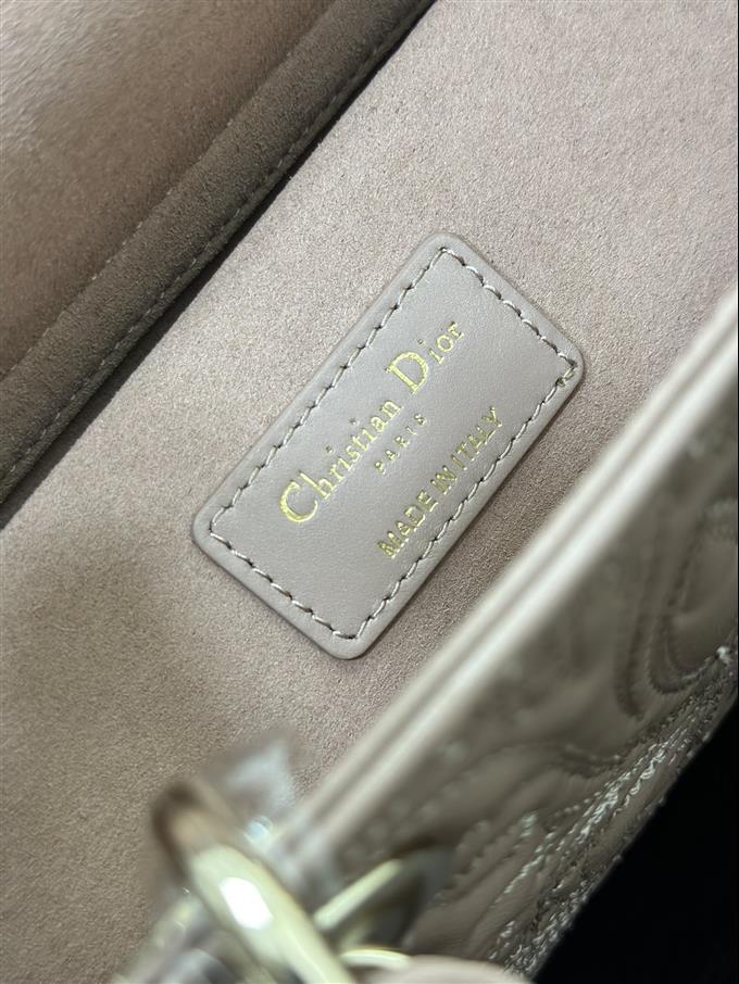 2025228Y700P204513760